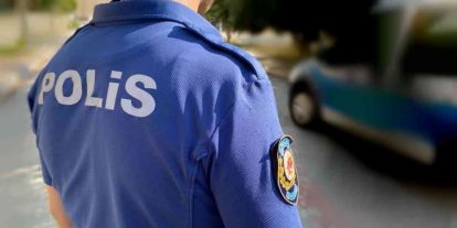 Kağıthane'de Kontrolden Çıkan Otomobil Duvara Çarptı: Sürücü Yaralı