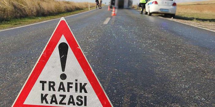 Sivas'ta Minibüs ve Otomobil Çarpıştı: 1 Ölü, 17 Yaralı, 2 Kişinin Hayati Tehlikesi Devam Ediyor