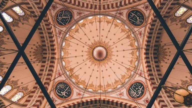 İstanbul Namaz Vakitleri 2025: Sabah, Öğle, İkindi, Akşam, Yatsı Ezan Saatleri