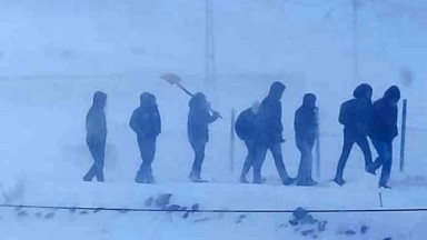 Öğrenciler ve Öğretim Görevlileri Tunceli'de Kar'dan Mahsur Kaldı