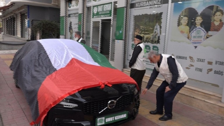 Batman'dan Gazze'ye Anlamlı Bağış: Hayırsever İş İnsanı 5 Milyon TL'lik Otomobilini Gazzelilere Adadı