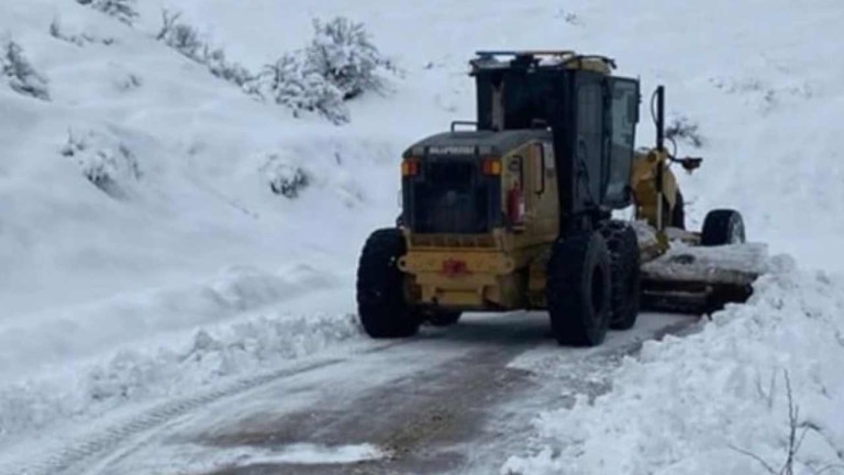 Elazığ'da Karla Mücadele Çalışmaları: 26 Köy Yolu Ulaşıma Açıldı