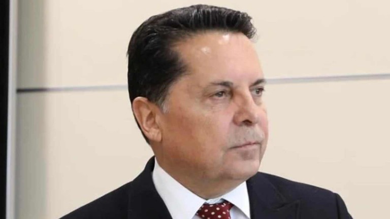 Ahmet Özer'e Hakaret İddianamesi Üzerine Hukuki Tartışma