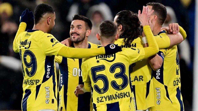 Fenerbahçe-Rangers Maçının İlk 11'leri Açıklandı