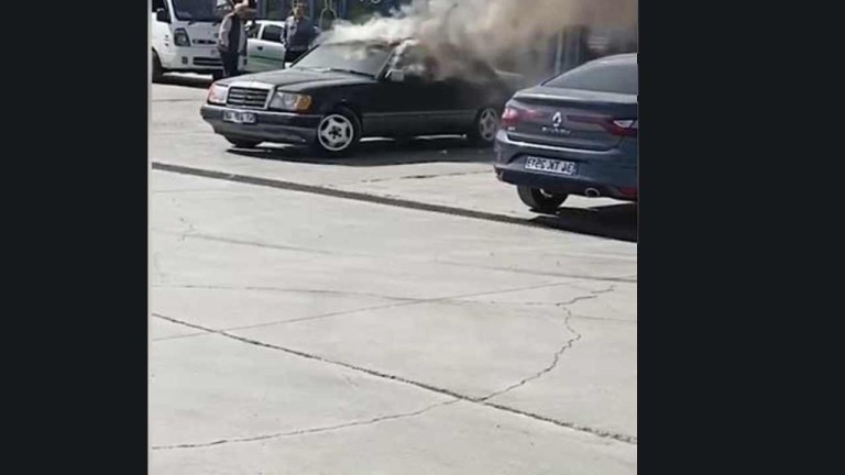 Muayeneden Geçemeyen Aracını Yaktı, Ortalık Karıştı