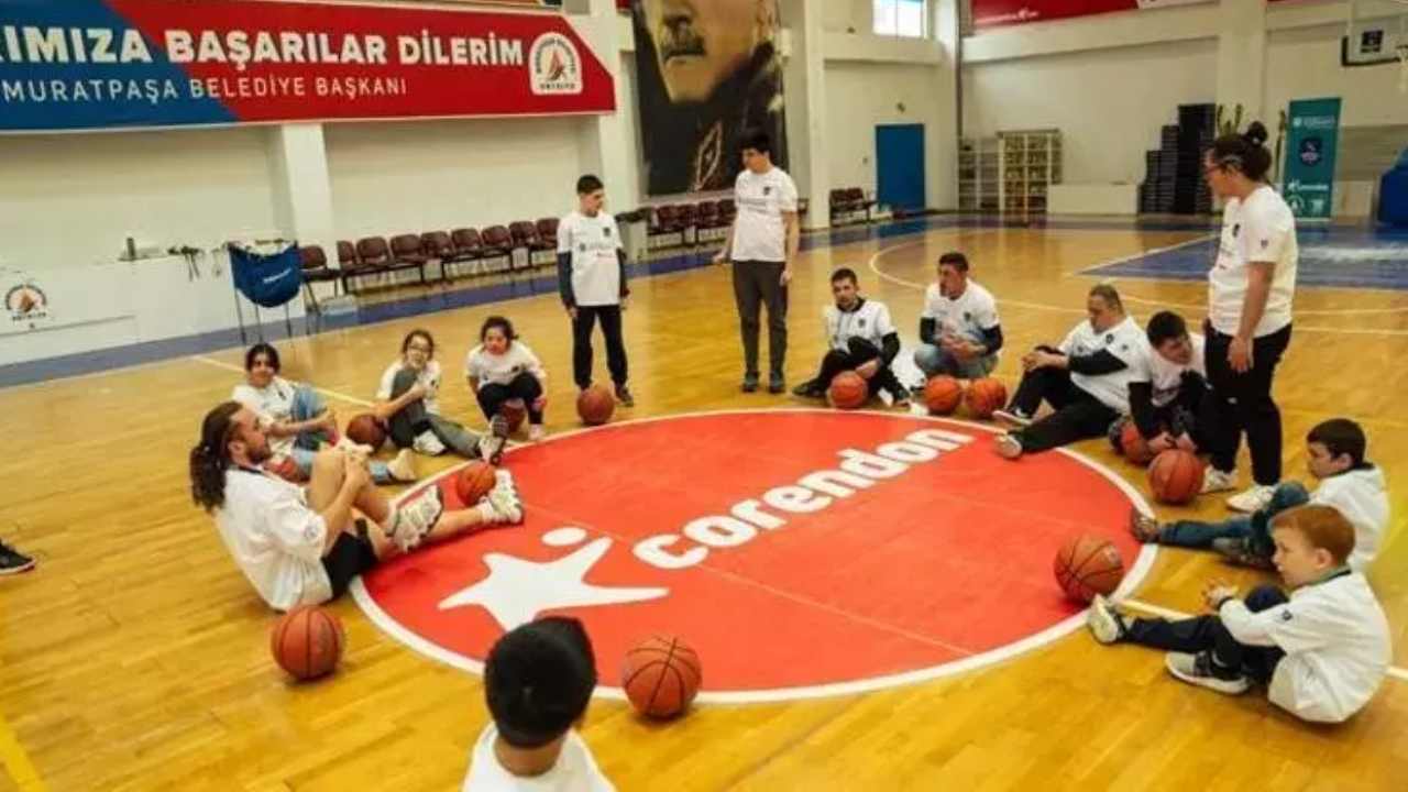 Anadolu Efes'ten Antalya'da Özel Sporculara Destek