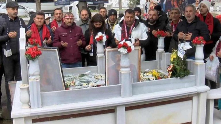 Müslüm Gürses'in 12. Ölüm Yıldönümünde Kabri Başında Anma Töreni