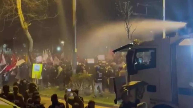 Bursa'da İmamoğlu Protestosuna Polis Müdahalesi