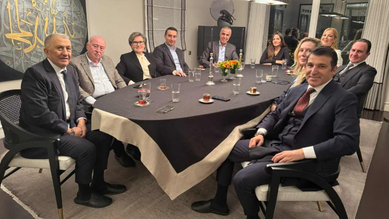 Meral Akşener İftar Yemeğinden Fotoğraf Paylaşıldı