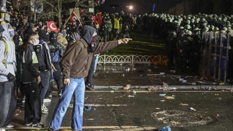 İstanbul'da Yasak Toplantı ve Gösterilere Katılan 106 Şüpheli Gözaltına Alındı
