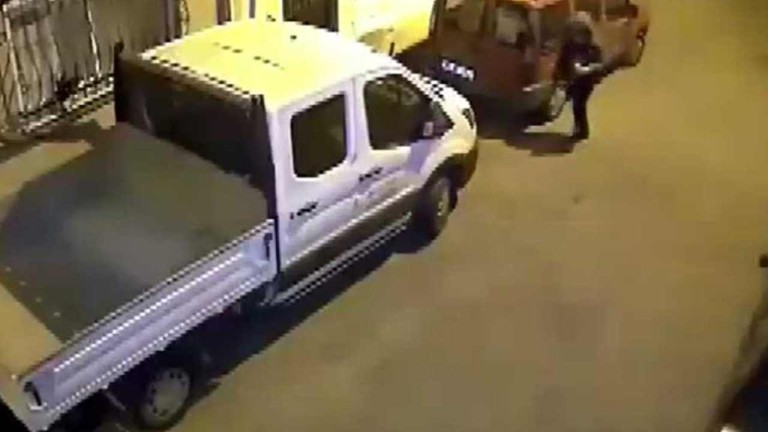 İzmir'de Komşusunun Kamyonetini Çaldı, Yakalandı