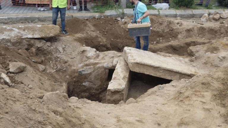 Aydın'da yol çalışmasında Roma dönemi kremasyon küpleri ve insan kemikleri ortaya çıktı!